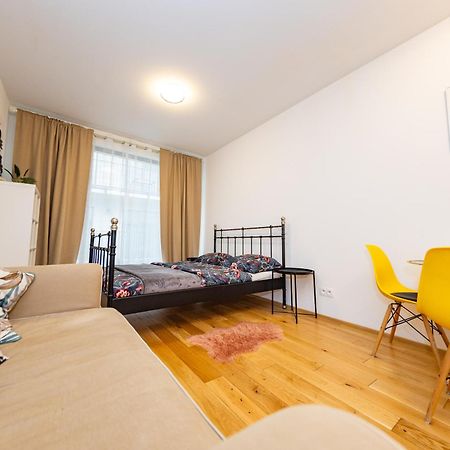 Lovely Studio Apartment, Free Parking 1,55 Hight Prága Kültér fotó